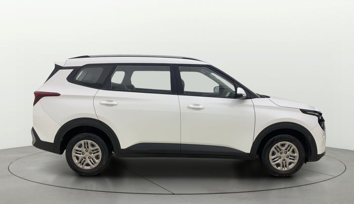 2022 KIA CARENS PRESTIGE 1.5 PETROL 7 STR, Petrol, Manual, 27,534 km, Right Side View