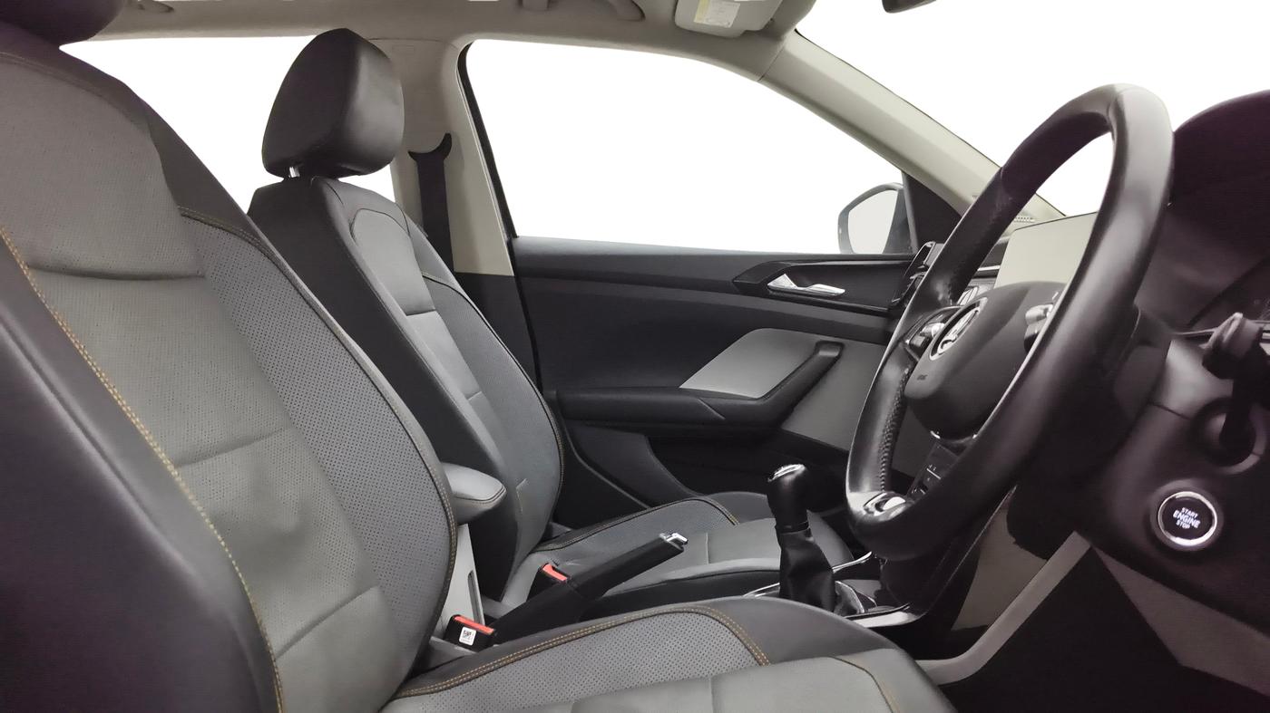 2022 Skoda KUSHAQ STYLE 1.0L TSI MT, Petrol, Manual, 46,845 km, Right Side Front Door Cabin