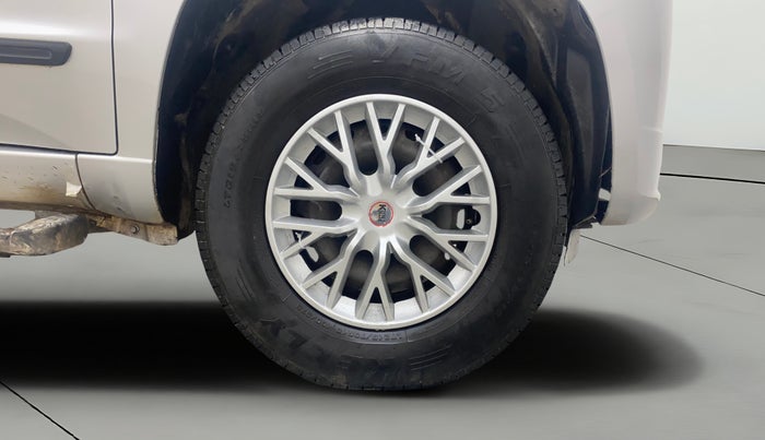 2016 Mahindra TUV300 T4 PLUS, Diesel, Manual, 1,08,591 km, Right Front Wheel