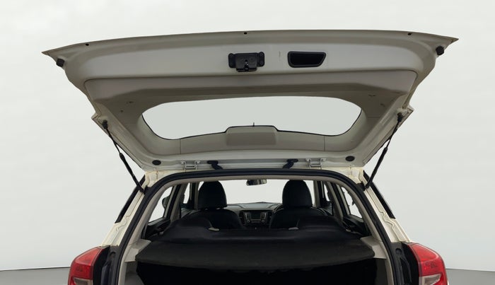 2022 Mahindra XUV300 W6 1.2 PETROL AMT, Petrol, Automatic, 35,398 km, Boot Door Open