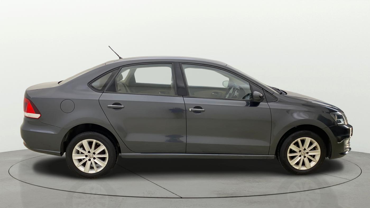 2015 Volkswagen Vento HIGHLINE 1.6 MPI, Petrol, Manual, 75,607 km, Right Side View