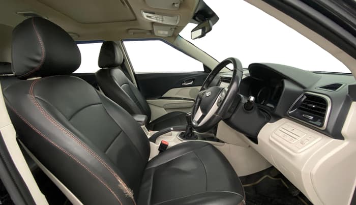 2019 Mahindra XUV300 W8 (O) 1.2 PETROL, Petrol, Manual, 82,849 km, Right Side Front Door Cabin