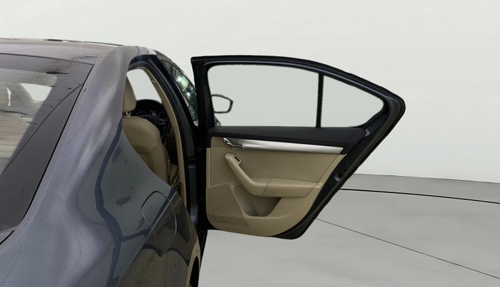 2017 Skoda Octavia STYLE 1.8 TSI AT, Petrol, Automatic, 92,155 km, RHS Rear Door