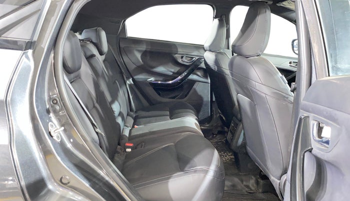 2024 Tata NEXON FEARLESS + SUNROOF DUAL TONE 1.2 PETROL, Petrol, Manual, 4,075 km, Right Side Rear Door Cabin