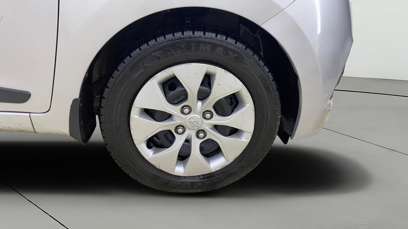 2014 Hyundai Xcent S 1.2, Petrol, Manual, 1,17,926 km, Right Front Wheel