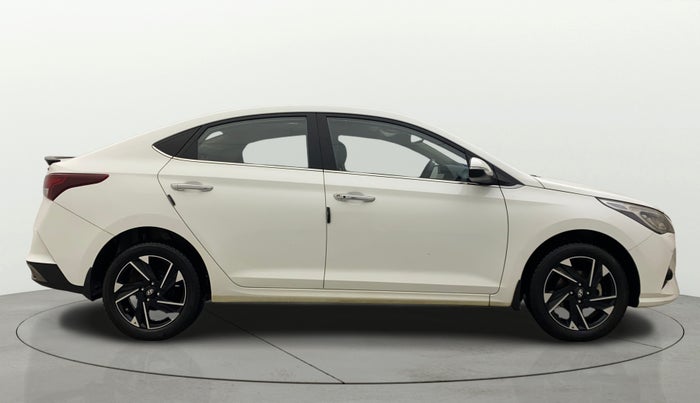 2022 Hyundai Verna SX (O)1.5 MPi, Petrol, Manual, 28,599 km, Right Side View