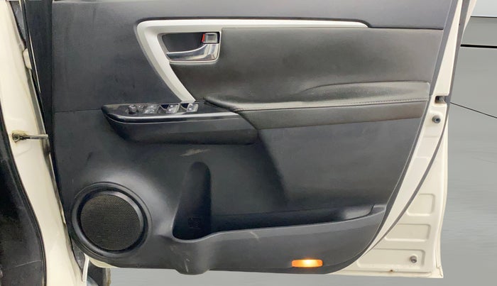 2018 Toyota Fortuner 2.8 4X2 MT, Diesel, Manual, 1,38,251 km, Driver Side Door Panels Control