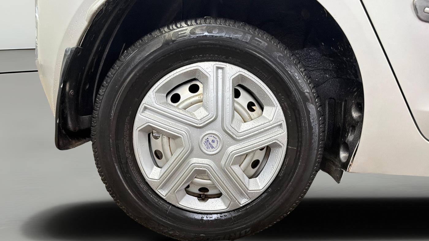 2020 Tata ALTROZ XM PETROL, Petrol, Manual, 52,569 km, Right Rear Wheel