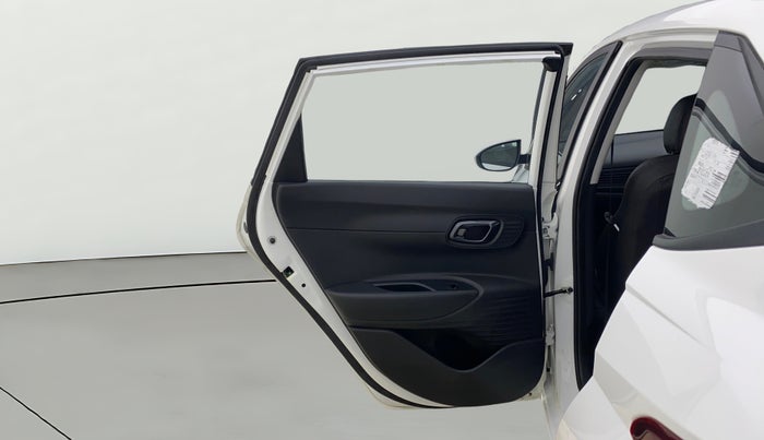 2023 Hyundai NEW I20 MAGNA 1.2 MT, Petrol, Manual, 12,754 km, LHS Rear Door