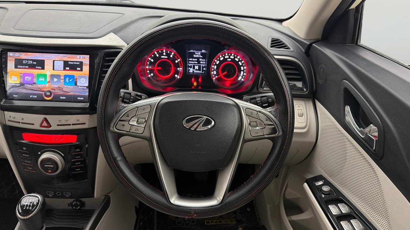 2022 Mahindra XUV300 W8 (O) 1.2 PETROL, Petrol, Manual, 28,505 km, Steering Wheel Close Up