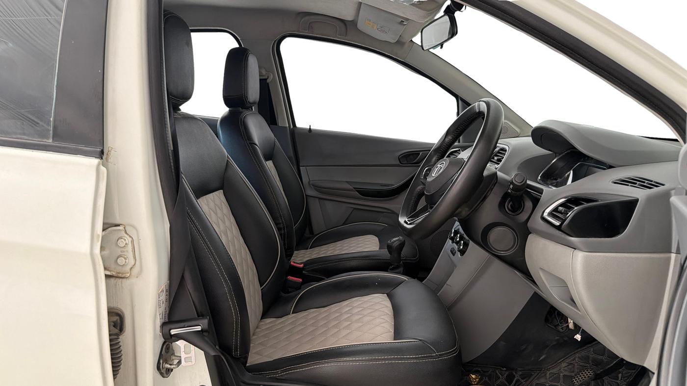 2022 Tata TIGOR XZ CNG, CNG, Manual, 71,249 km, Right Side Front Door Cabin