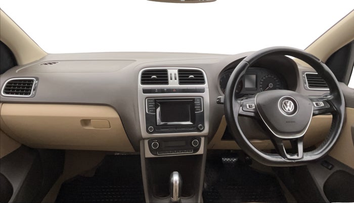 2016 Volkswagen Vento HIGHLINE PETROL AT, Petrol, Automatic, 83,011 km, Dashboard