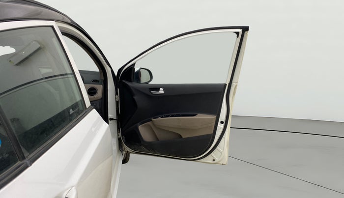 2017 Hyundai Grand i10 SPORTZ (O) AT 1.2 KAPPA VTVT, Petrol, Automatic, 66,322 km, RHS Front Door