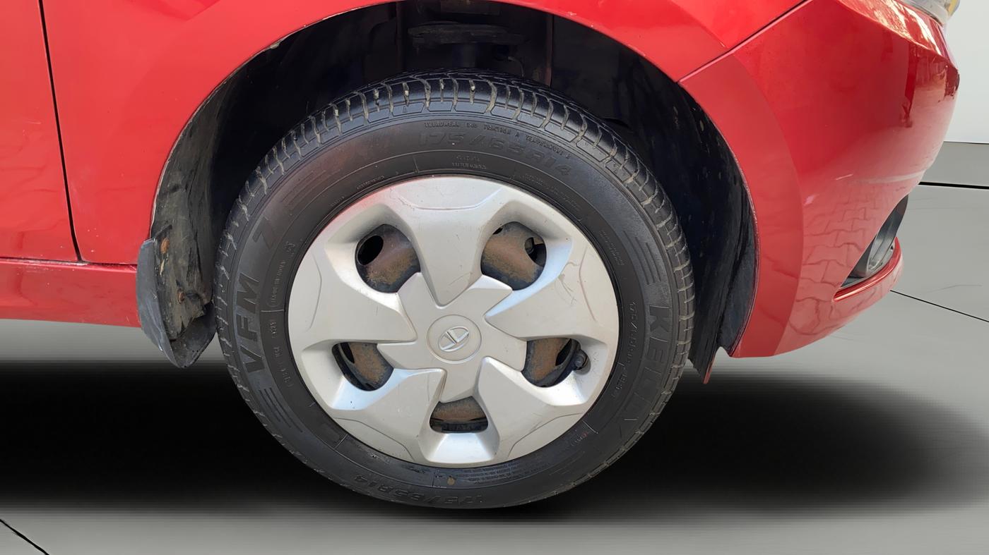 2018 Tata Tiago XT PETROL, Petrol, Manual, 75,335 km, Right Front Wheel