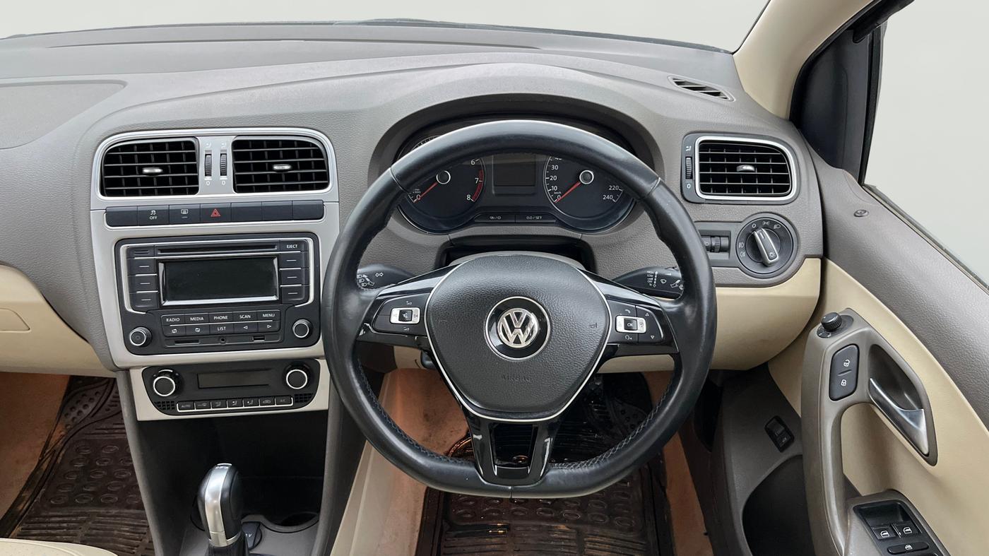 2015 Volkswagen Vento HIGHLINE PETROL AT, Petrol, Automatic, 76,859 km, Steering Wheel Close Up