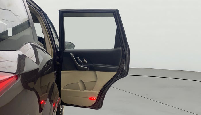 2016 Mahindra XUV500 W10 AT, Diesel, Automatic, 89,467 km, RHS Rear Door