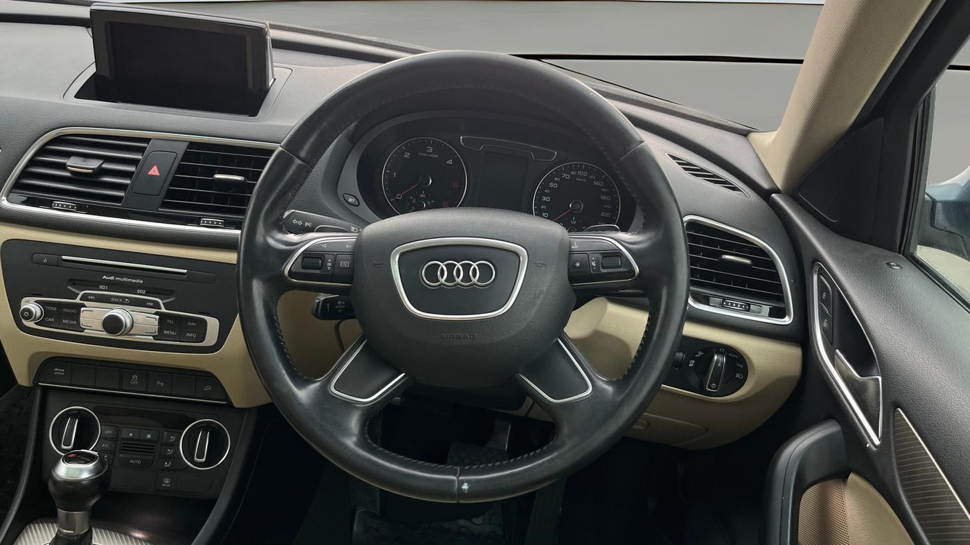 2016 Audi Q3 35 TDI Quattro, Diesel, Automatic, 88,976 km, Steering Wheel Close Up