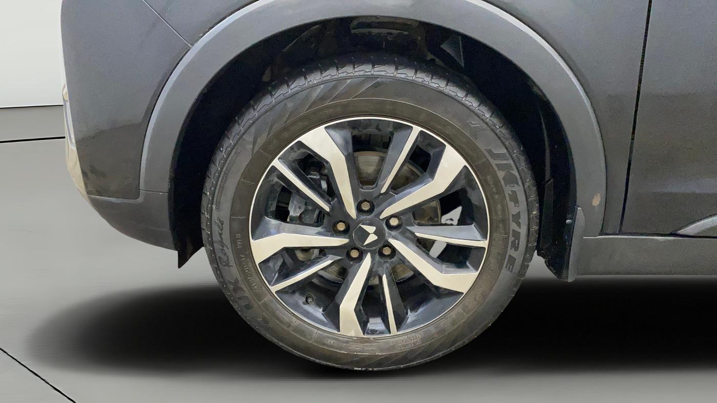 2019 Mahindra XUV300 W6 1.2 PETROL, Petrol, Manual, 67,763 km, Left Front Wheel