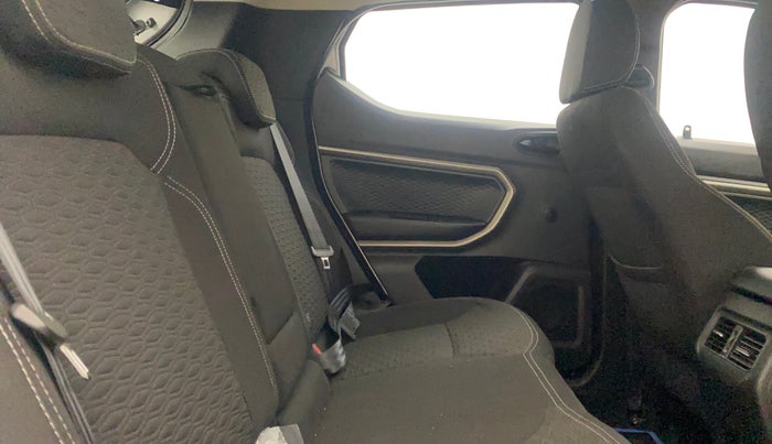 2021 Renault Kiger RXZ MT, Petrol, Manual, 18,089 km, Right Side Rear Door Cabin