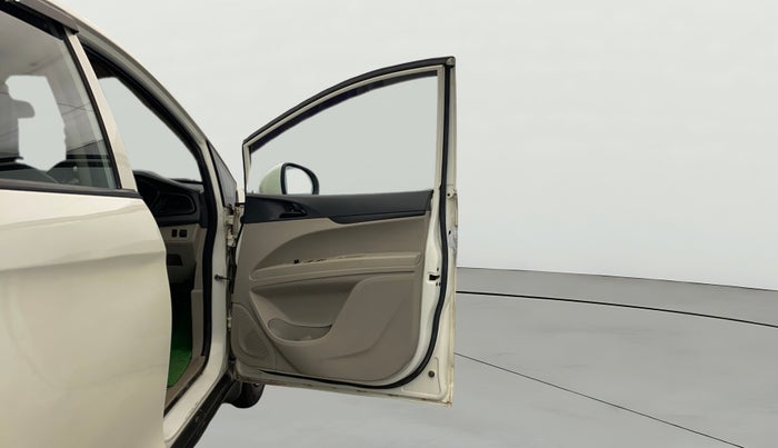 2019 Mahindra MARAZZO M4 8 STR, Diesel, Manual, 52,280 km, RHS Front Door