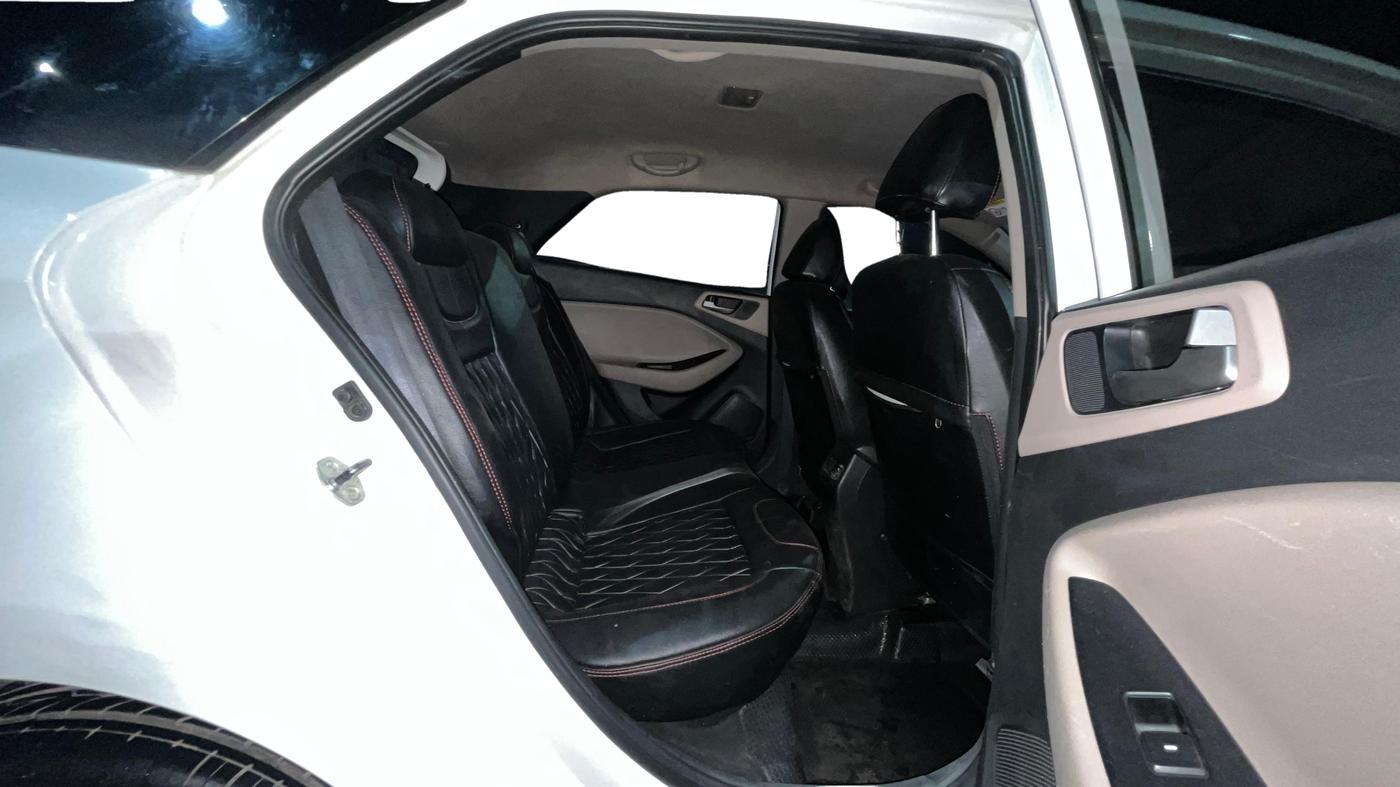 2017 Hyundai Elite i20 ASTA 1.2, Petrol, Manual, 99,594 km, Right Side Rear Door Cabin