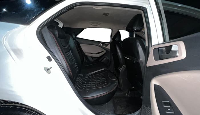 2017 Hyundai Elite i20 ASTA 1.2, Petrol, Manual, 99,552 km, Right Side Rear Door Cabin