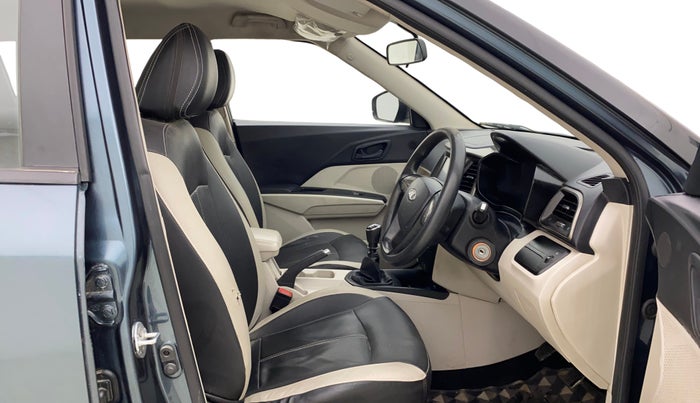 2019 Mahindra XUV300 W6 1.2 PETROL, Petrol, Manual, 1,37,766 km, Right Side Front Door Cabin