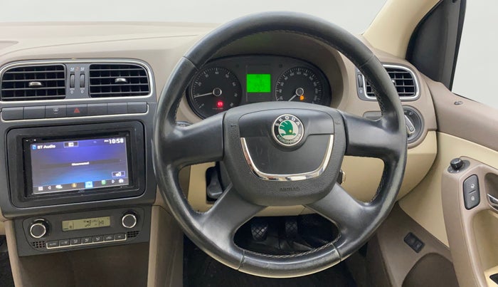 2012 Skoda Rapid ELEGANCE 1.6 MPI MT, Petrol, Manual, 1,04,264 km, Steering Wheel Close Up
