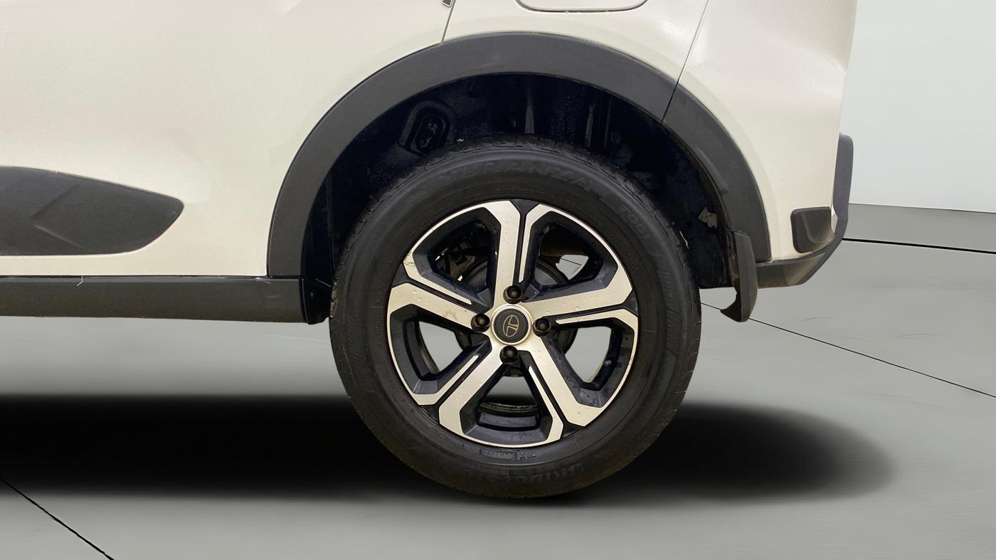 2021 Tata NEXON XZA PLUS SUNROOF DIESEL, Diesel, Automatic, 52,702 km, Left Rear Wheel