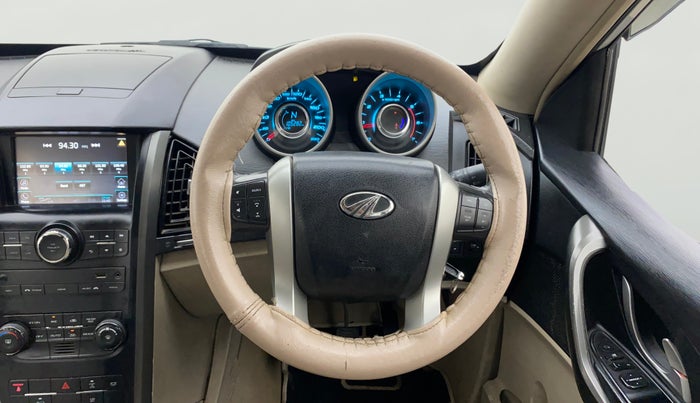 2015 Mahindra XUV500 W8, Diesel, Manual, 1,05,261 km, Steering Wheel Close Up
