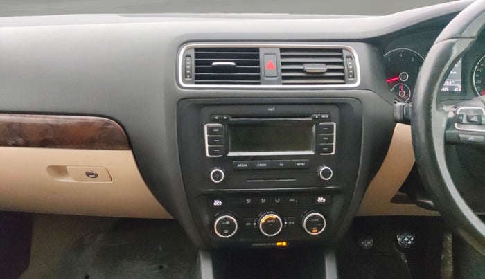 2014 Volkswagen Jetta COMFORTLINE TSI, Petrol, Manual, 1,11,587 km, Air Conditioner