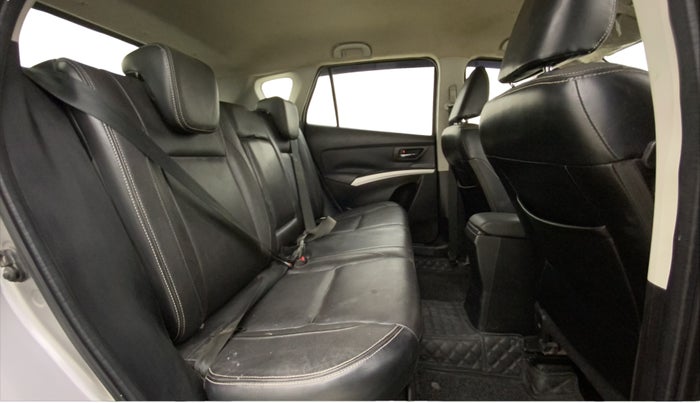 2016 Maruti S Cross ALPHA 1.6, Diesel, Manual, 1,02,946 km, Right Side Rear Door Cabin