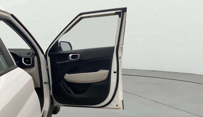 2022 Hyundai VENUE S(O) 1.2, Petrol, Manual, 24,974 km, RHS Front Door