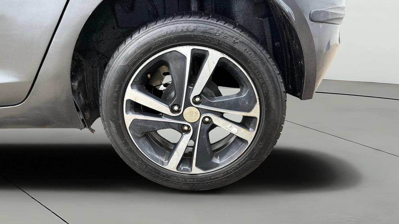 2022 Tata ALTROZ XZ PETROL, Petrol, Manual, 68,741 km, Left Rear Wheel