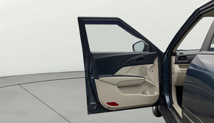 2021 Mahindra XUV300 W6 1.2 PETROL AMT, Petrol, Automatic, 63,607 km, LHS Front Door