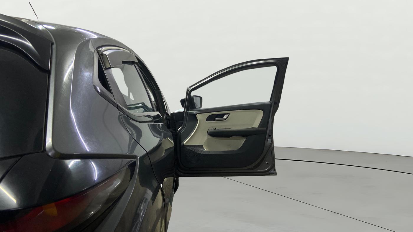 2022 Tata ALTROZ XZ PETROL, Petrol, Manual, 75,069 km, RHS Front Door