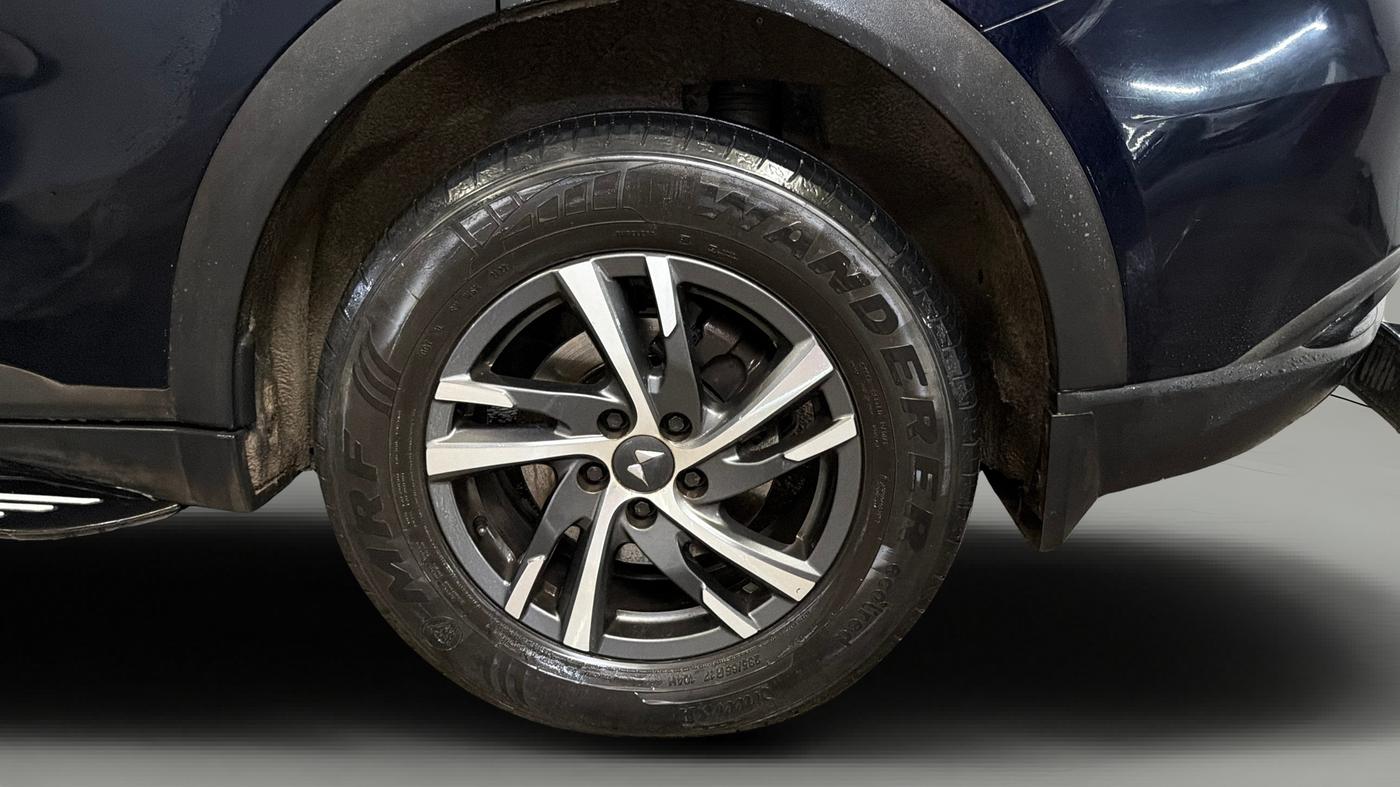 2022 Mahindra XUV700 AX 5 P AT 5 STR, Petrol, Automatic, 53,521 km, Left Rear Wheel