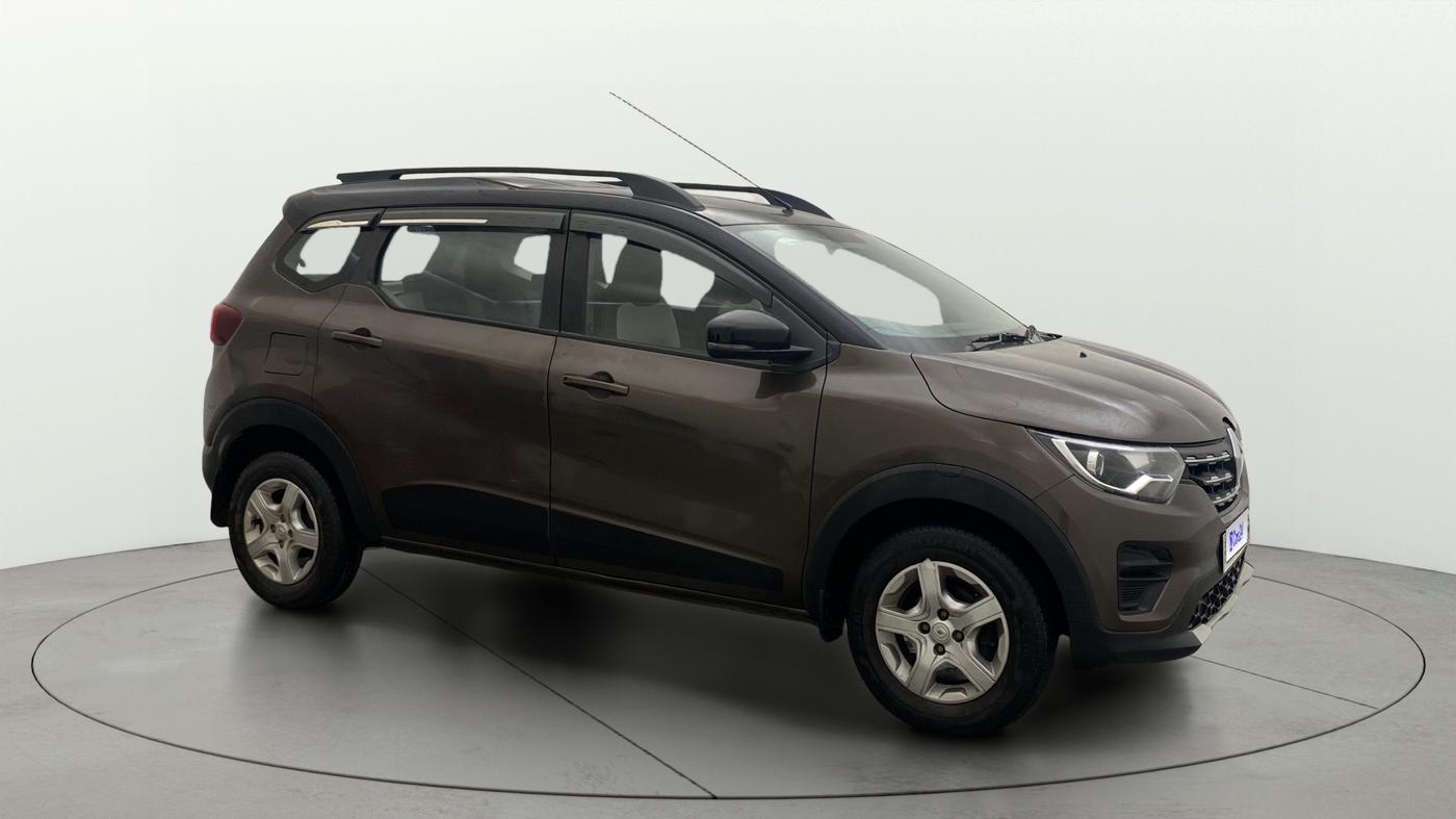 2022 Renault TRIBER RXT, Petrol, Manual, 30,357 km, Right Front Diagonal