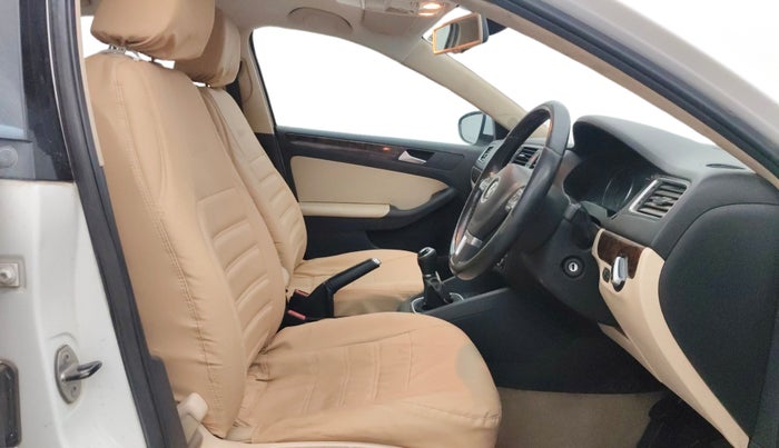 2014 Volkswagen Jetta COMFORTLINE TSI, Petrol, Manual, 1,11,587 km, Right Side Front Door Cabin