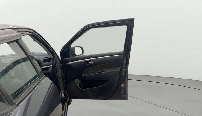 2016 Maruti Swift VXI, Petrol, Manual, 1,02,697 km, RHS Front Door