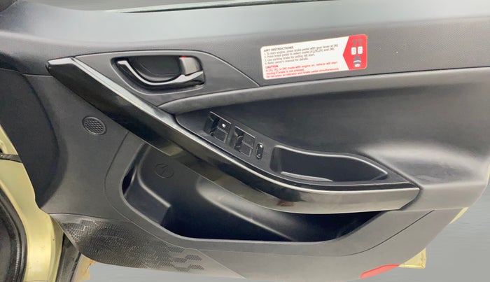 2022 Tata NEXON XZA PLUS (PREMIUM) KAZIRANGA DIESEL, Diesel, Automatic, 33,130 km, Driver Side Door Panels Control