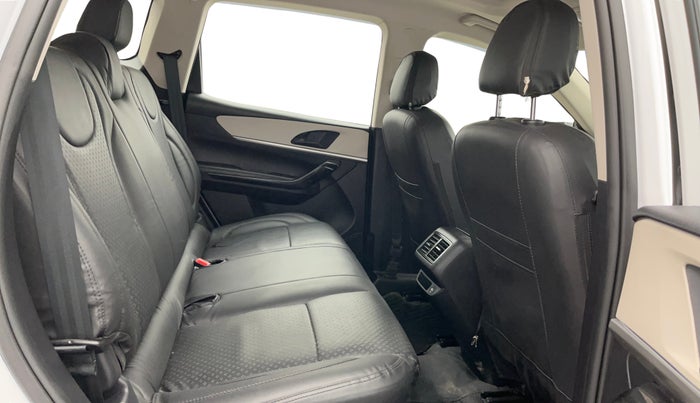 2023 Mahindra XUV700 AX 5 P AT 5 STR, Petrol, Automatic, 14,466 km, Right Side Rear Door Cabin