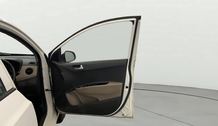 2017 Hyundai Grand i10 SPORTZ 1.2 KAPPA VTVT, CNG, Manual, 1,17,109 km, RHS Front Door