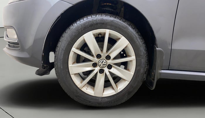 2015 Volkswagen Polo HIGHLINE1.5L, Diesel, Manual, 1,43,737 km, Left Front Wheel