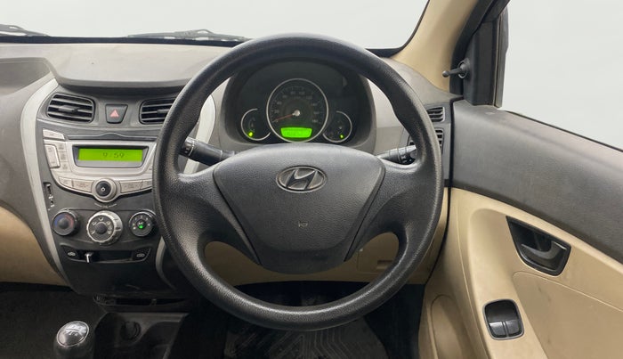 2016 Hyundai Eon MAGNA +, Petrol, Manual, 1,36,063 km, Steering Wheel Close Up