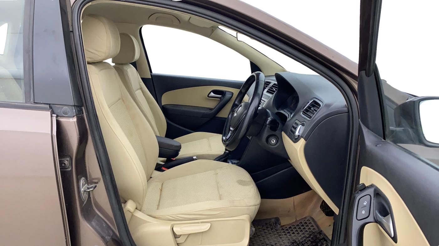 2016 Volkswagen Ameo HIGHLINE DSG 1.5 DIESEL , Diesel, Automatic, 1,06,902 km, Right Side Front Door Cabin