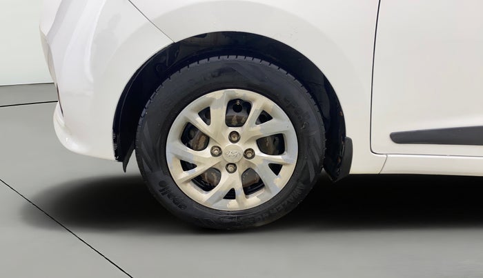 2017 Hyundai Grand i10 MAGNA 1.2 KAPPA VTVT, CNG, Manual, 66,826 km, Left Front Wheel