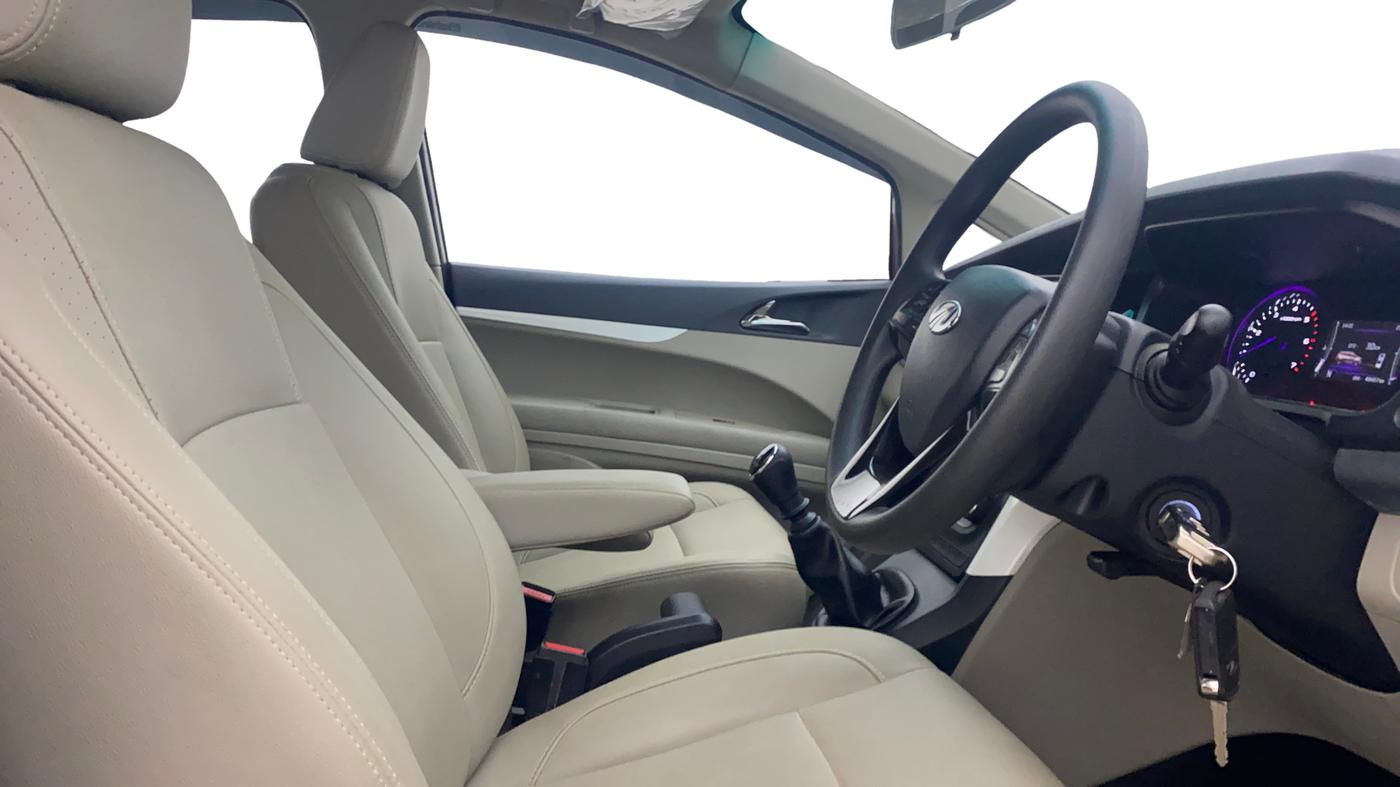 2018 Mahindra MARAZZO M8 7 STR, Diesel, Manual, 49,420 km, Right Side Front Door Cabin