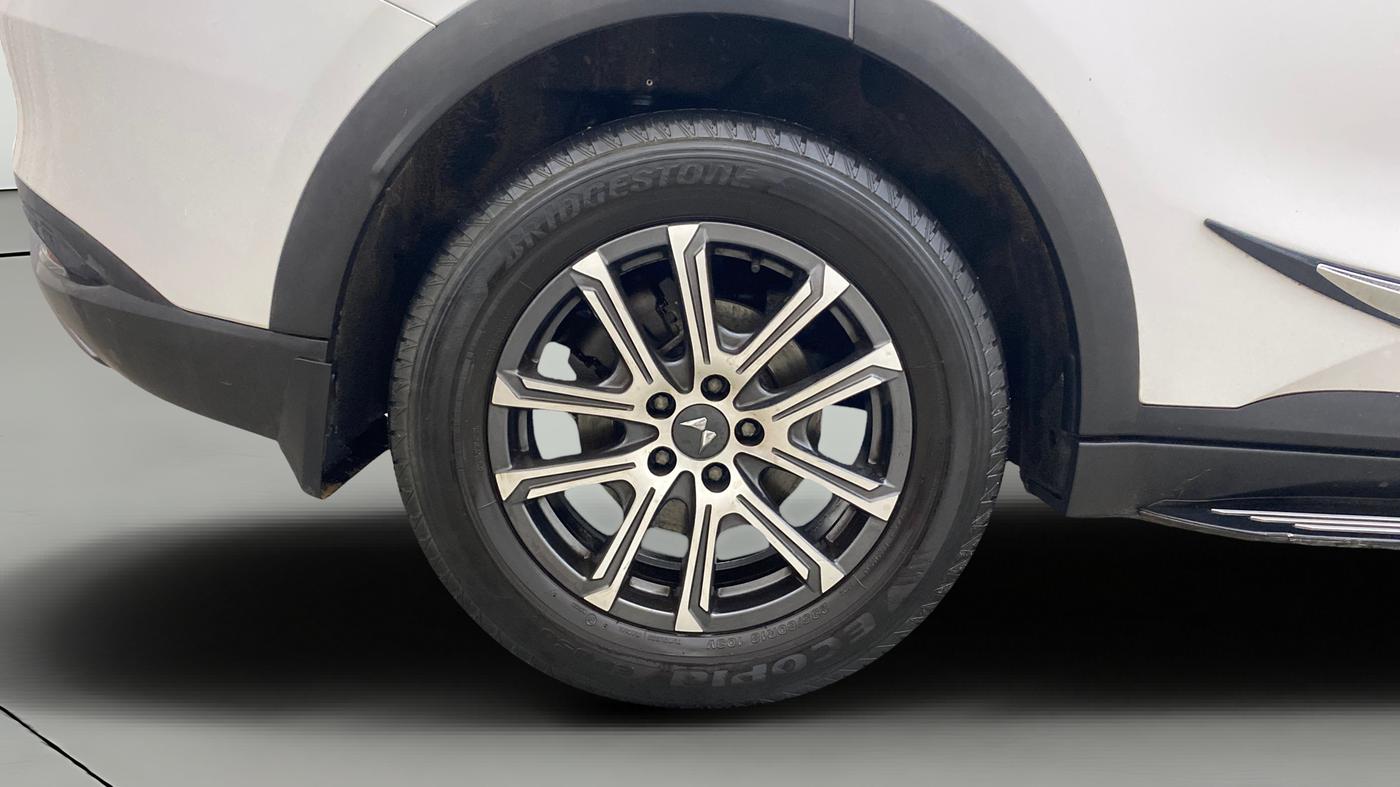 2023 Mahindra XUV700 AX 7 D MT 7 STR, Diesel, Manual, 47,113 km, Right Rear Wheel