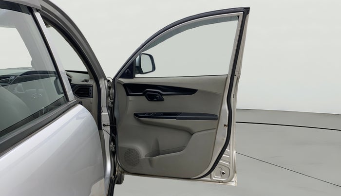 2016 Mahindra Kuv100 K4 PLUS 6 STR, Petrol, Manual, 70,946 km, RHS Front Door